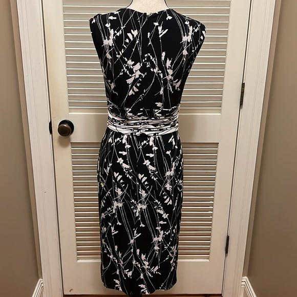 Adrianna Papell Floral Bodycon Dress in Black and White, Size 8 - Picture 8 of 16